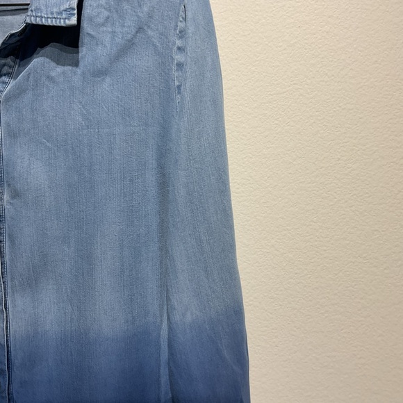 Chelsea & Theodore Size M. Long Sleeve Shirt Blue Two Toned Boyfriend Shirt - Picture 7 of 9